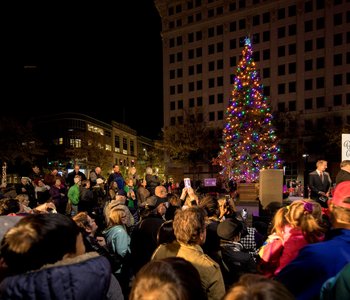 Fundraising for Downtown's Christmas Tree